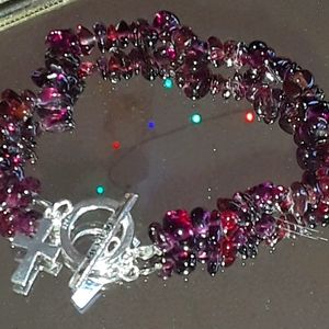 📿Beautiful Purple strung gem bracelet w/cross